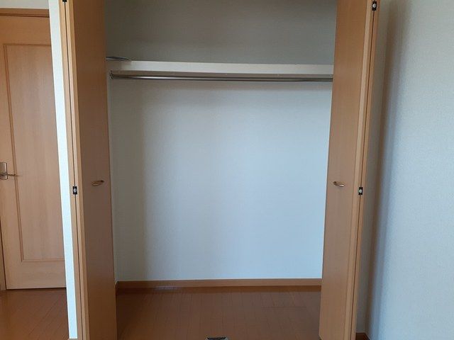 ��ʌ�����s���L�P���ڂ̃A�p�[�g�̎��[