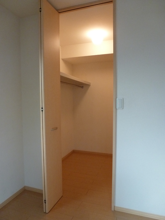 ��ʌ��������܎s���撬�J�R���ڂ̃A�p�[�g�̎��[