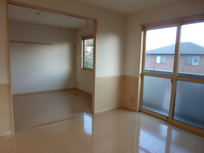 ��ʌ��������܎s���撬�J�R���ڂ̃A�p�[�g�̃o���R�j�[