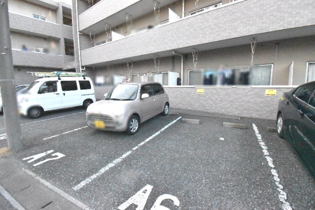 ��ʌ�����s�厚�ؑ]�C�̃}���V�����̒��ԏ�