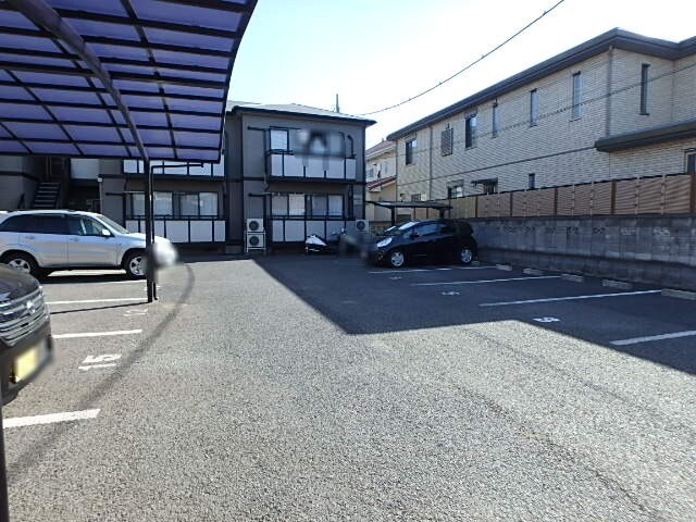 ��ʌ��������܎s��{��O���P���ڂ̃A�p�[�g�̒��ԏ�