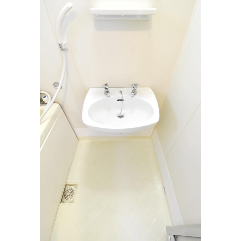 ��ʌ��������܎s�k��ޗǒ��̃A�p�[�g�̐��ʏ�