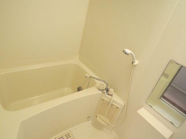 ��ʌ�����s�㕽�����Q���ڂ̃e���X�n�E�X�̃o�X