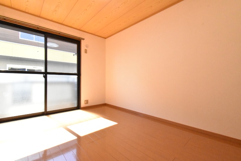 ��ʌ�����s�˒˂R���ڂ̃A�p�[�g�̋��ԁE���r���O