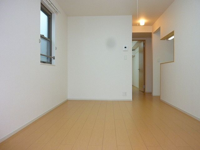 ��ʌ�����s�厚����̃A�p�[�g�̋��ԁE���r���O