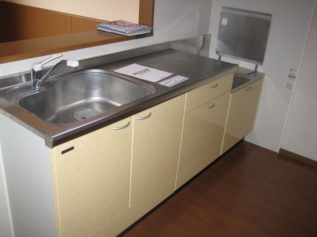 ��ʌ��������܎s�k����i���Q���ڂ̃A�p�[�g�̃L�b�`��