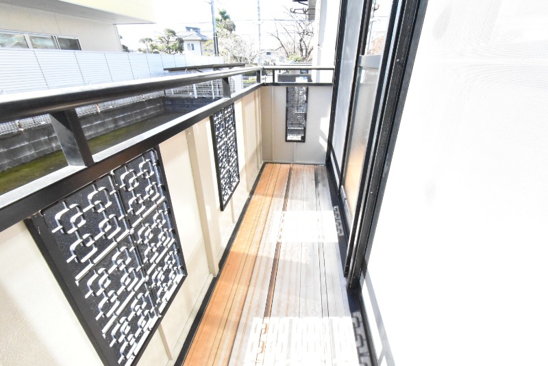 ��ʌ�����s�˒˂R���ڂ̃A�p�[�g�̃o���R�j�[