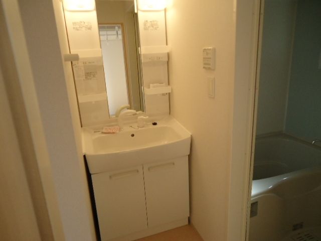 ��ʌ�����s�厚����̃A�p�[�g�̐��ʏ�