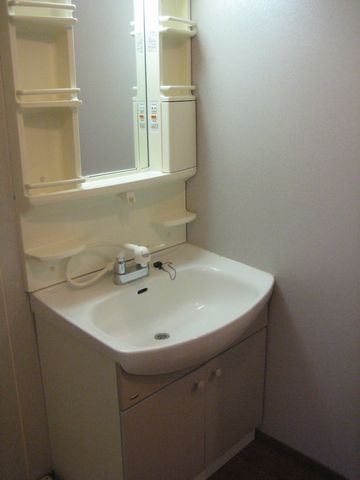 ��ʌ��������܎s�k����i���Q���ڂ̃A�p�[�g�̐��ʏ�