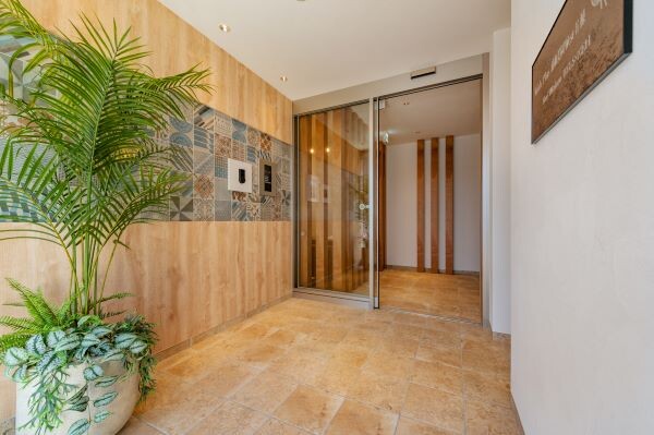 ��ʌ��������܎s�΋�����R���ڂ̃}���V�����̃G���g�����X