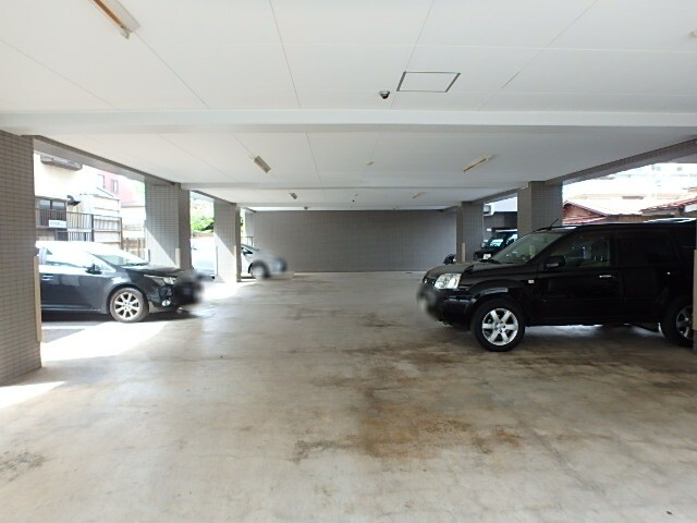 ��ʌ��������܎s��{�擌���Q���ڂ̃}���V�����̒��ԏ�