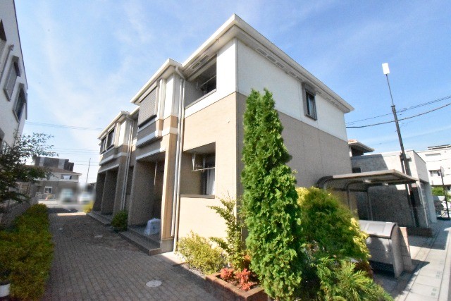 ��ʌ��z�J�s���C�N�^�E���Q���ڂ̃A�p�[�g�̌����O��