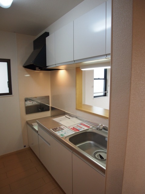 ��ʌ��k�����S�ɓޒ������j�S���ڂ̃A�p�[�g�̃L�b�`��