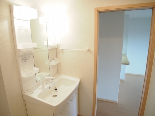 ��ʌ��k�����S�ɓޒ������j�S���ڂ̃A�p�[�g�̐��ʏ�