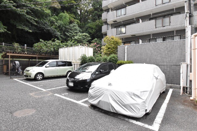 ��ʌ�����s������P���ڂ̃}���V�����̒��ԏ�