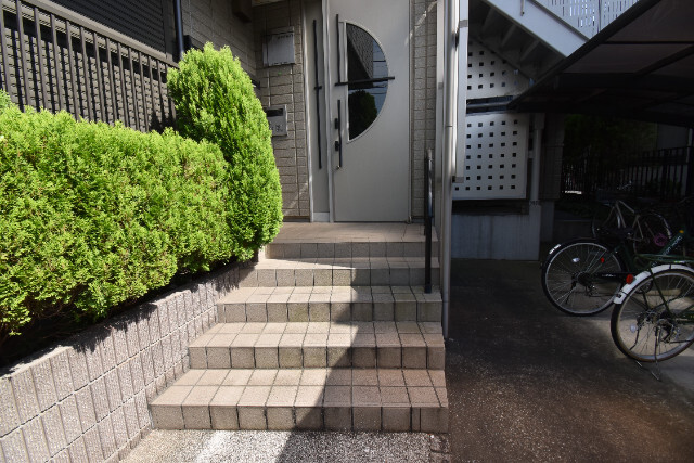 ��ʌ�����s�˒˂Q���ڂ̃}���V�����̃G���g�����X