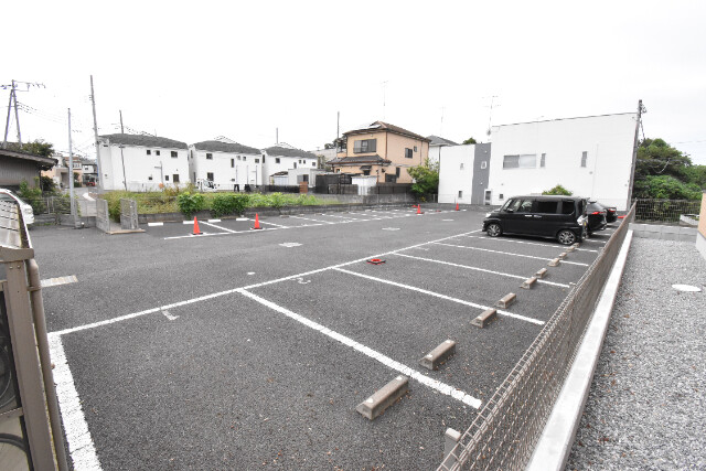 ��ʌ�����s�厚�ؑ]�C�̃A�p�[�g�̒��ԏ�