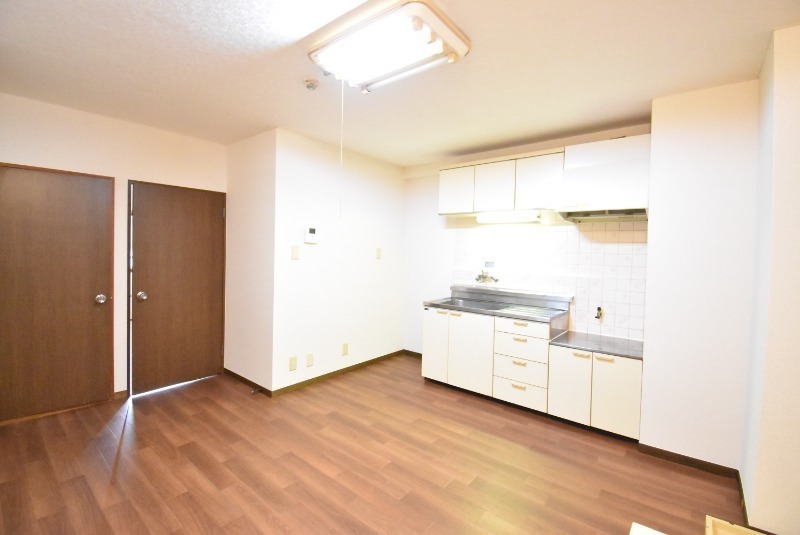 ��ʌ�����s�k����R���ڂ̃}���V�����̋��ԁE���r���O