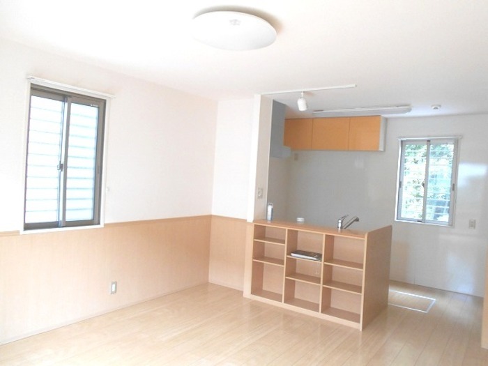 ��ʌ��������܎s�΋�厚�����̃e���X�n�E�X�̋��ԁE���r���O