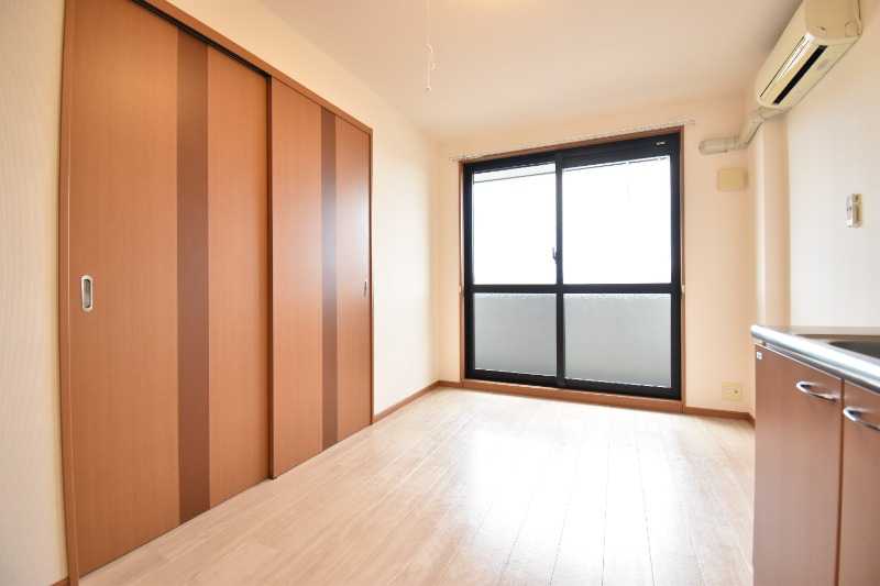 ��ʌ�����s�厚������̃}���V�����̋����E���r���O