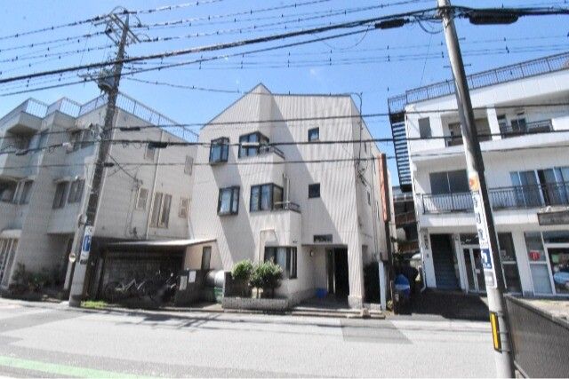 ��ʌ��������܎s��{��y�蒬�R����111�̃}���V�����̌����O��