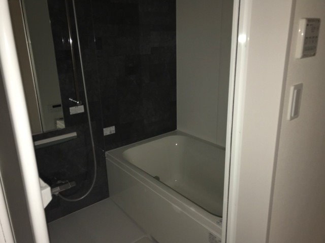 ��ʌ��������܎s�΋�厚���̃A�p�[�g�̃o�X