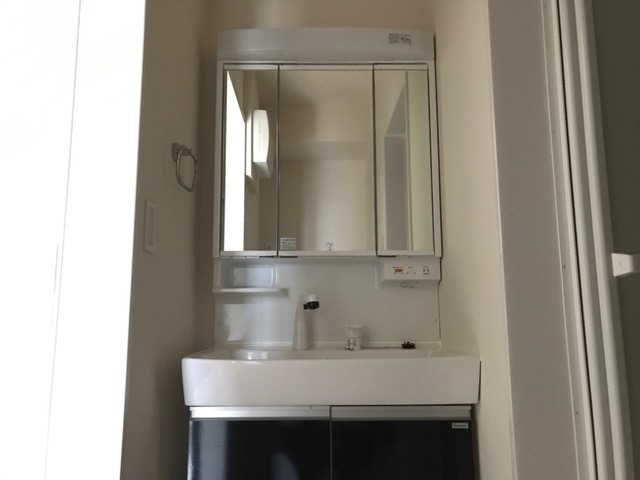 ��ʌ��������܎s�΋�厚���̃A�p�[�g�̐��ʏ�