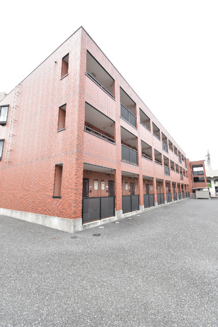 ��ʌ������s�h���R����15-20�̃}���V�����̌����O��