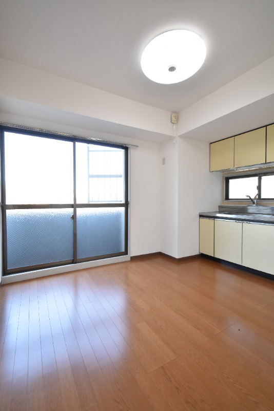 ��ʌ��������܎s�Y�a���ՂR���ڂ̃}���V�����̋��ԁE���r���O