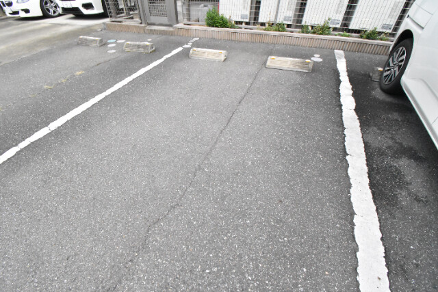 ��ʌ��������܎s�������˂T���ڂ̃A�p�[�g�̒��ԏ�