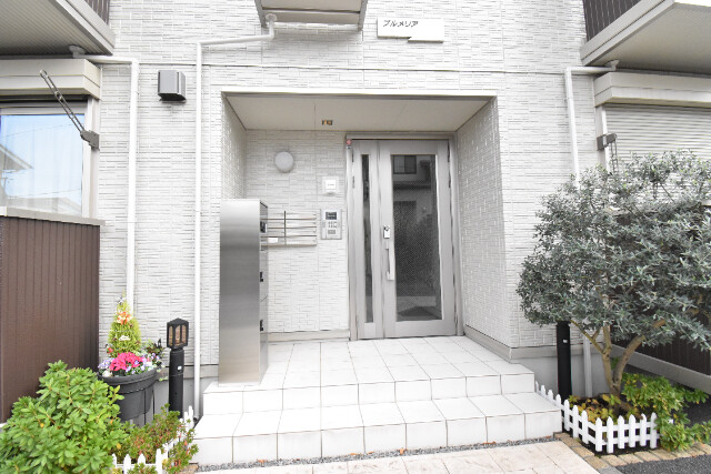 ��ʌ������s�������̃A�p�[�g�̃G���g�����X