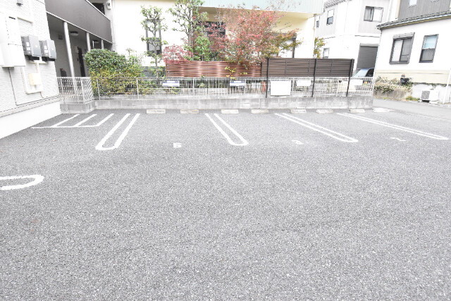 ��ʌ������s�������̃A�p�[�g�̒��ԏ�