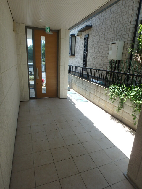 ��ʌ��������܎s������厚�쒆��̃}���V�����̃G���g�����X