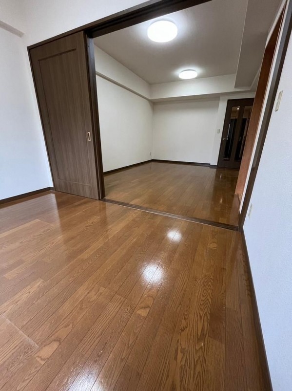 ��ʌ��������܎s�Y�a��j���J�P���ڂ̃}���V�����̋��ԁE���r���O