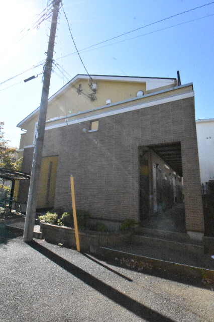 ��ʌ��@�c�s���U���ڂ̃A�p�[�g�̃G���g�����X