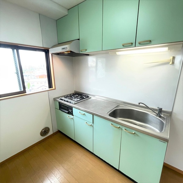 ��ʌ������s���]�R���ڂ̃}���V�����̃L�b�`��