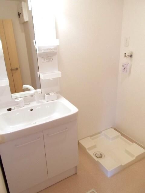 ��ʌ�����s�厚�����̃A�p�[�g�̐��ʏ�