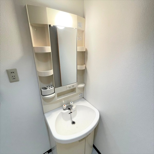 ��ʌ������s���]�R���ڂ̃}���V�����̐��ʏ�