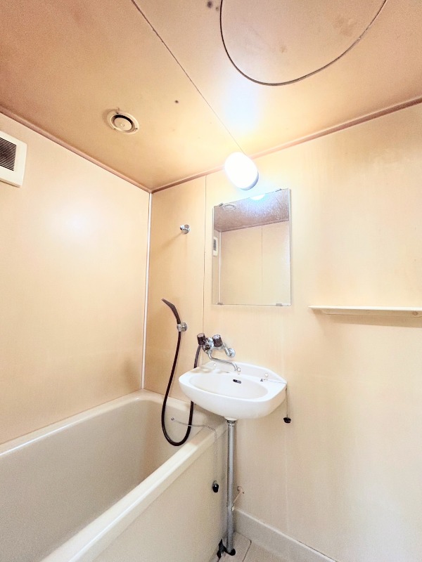 ��ʌ��������܎s�k����i���Q���ڂ̃A�p�[�g�̃o�X