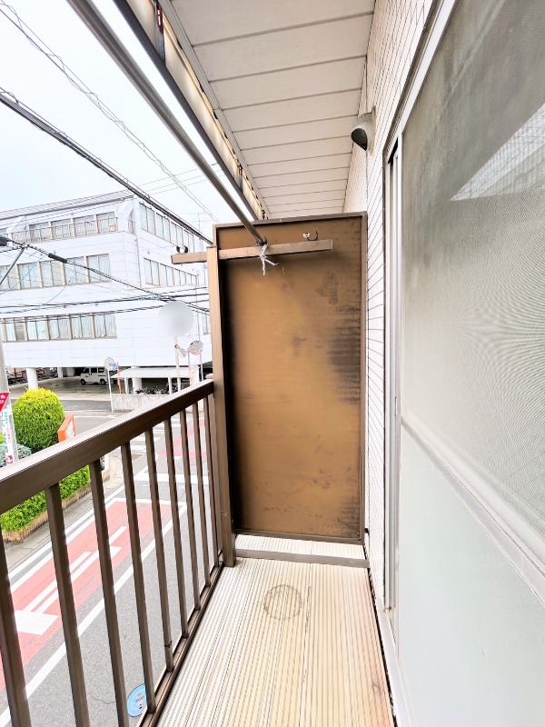 ��ʌ��������܎s�k����i���Q���ڂ̃A�p�[�g�̃o���R�j�[