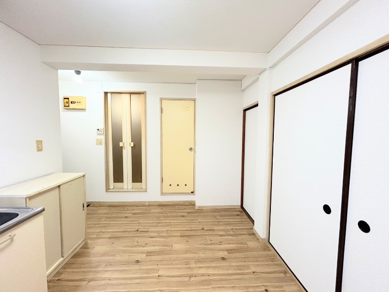 ��ʌ��������܎s�k����i���Q���ڂ̃A�p�[�g�̋����E���r���O