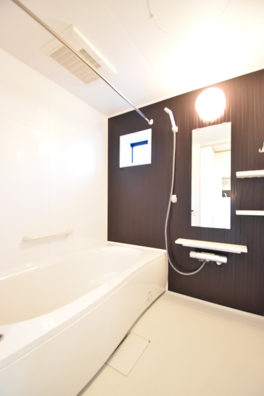 ��ʌ�����s�厚�v���q��V�c�̃A�p�[�g�̃o�X