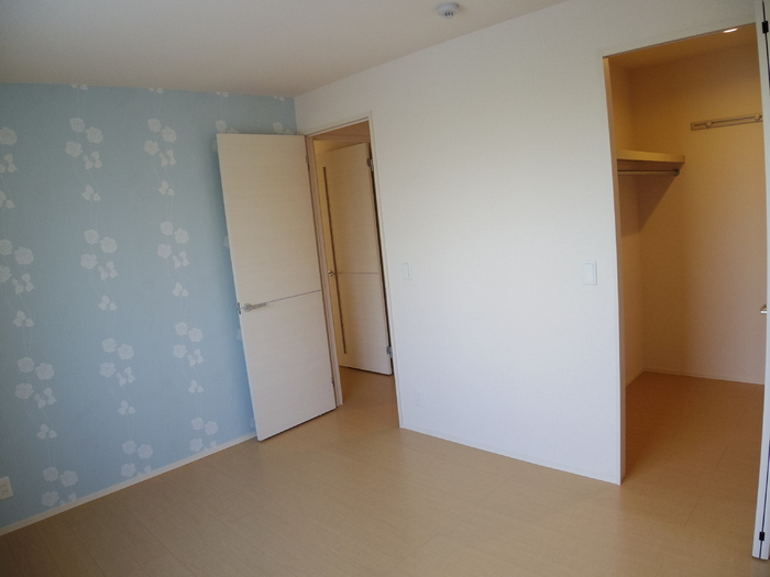 ��ʌ�����s�厚�ؑ]�C�̃A�p�[�g�̂��̑������E�X�y�[�X