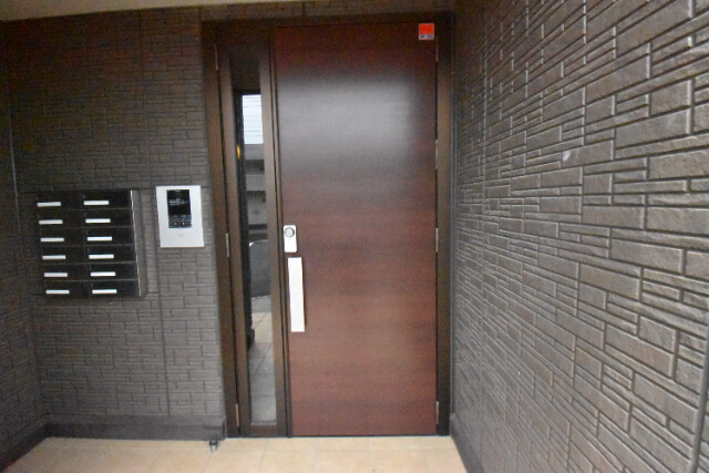 ��ʌ�����s�厚�ؑ]�C�̃A�p�[�g�̃G���g�����X