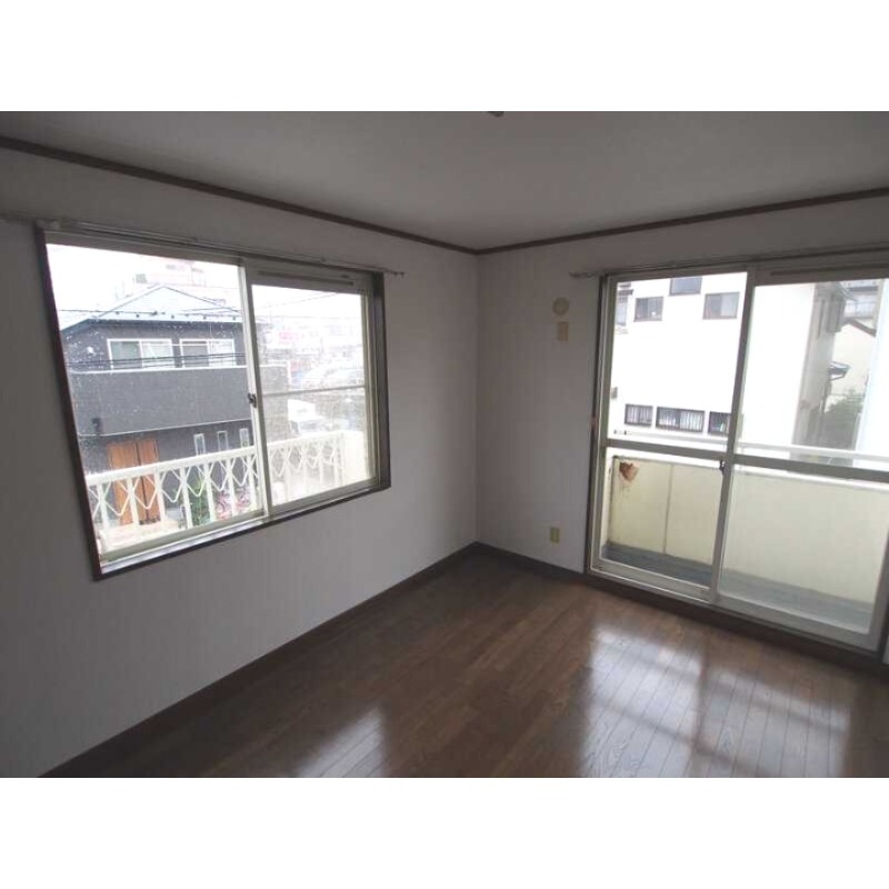 ��ʌ��������܎s�΋�厚�����̃e���X�n�E�X�̋��ԁE���r���O