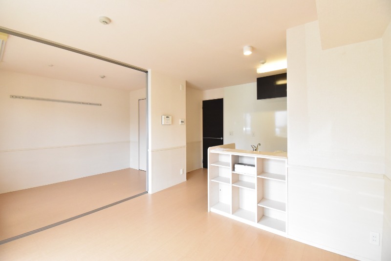 ��ʌ�����s�厚���s�̍��݂̃A�p�[�g�̋��ԁE���r���O