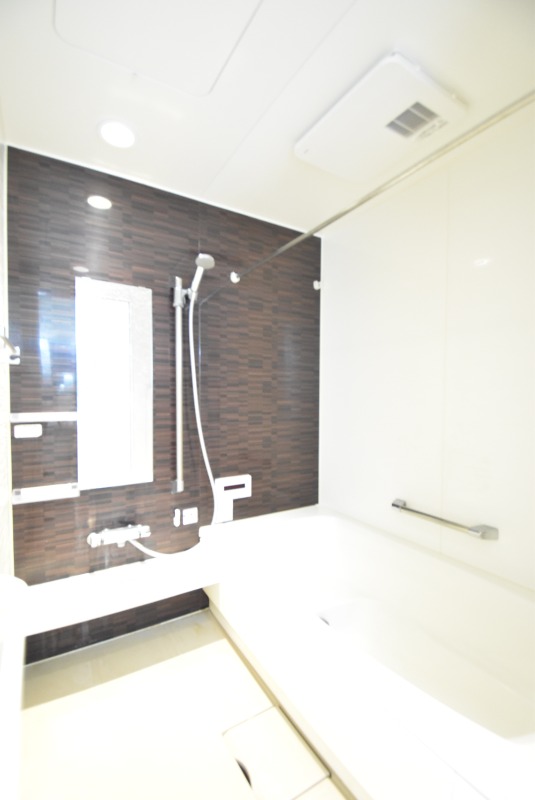 ��ʌ�����s�厚���s�̍��݂̃A�p�[�g�̃o�X