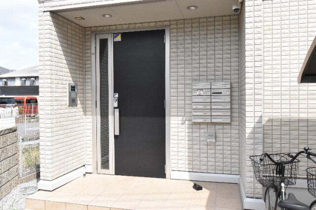 ��ʌ�����s�厚���s�̍��݂̃A�p�[�g�̃G���g�����X