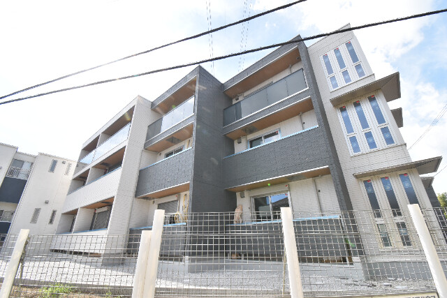 ��ʌ��������܎s����厚�w��2561-1�̃A�p�[�g�̌����O��