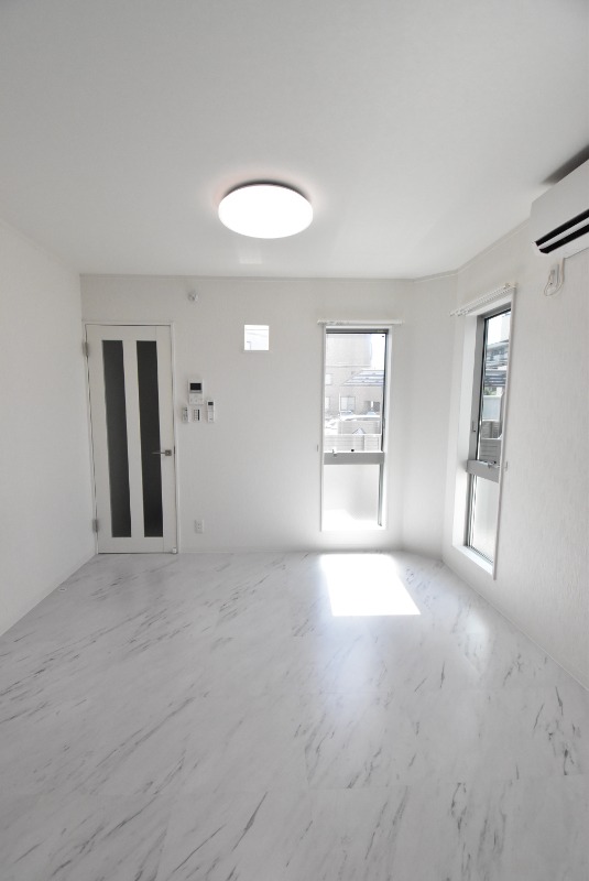 ��ʌ�����s������S���ڂ̃A�p�[�g�̋����E���r���O